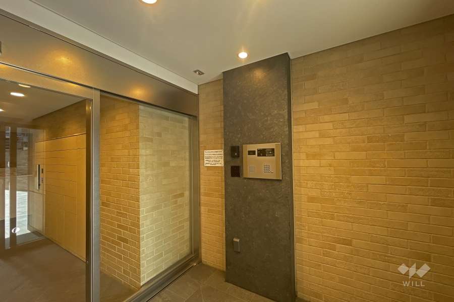 エントランスはオートロック付きです。