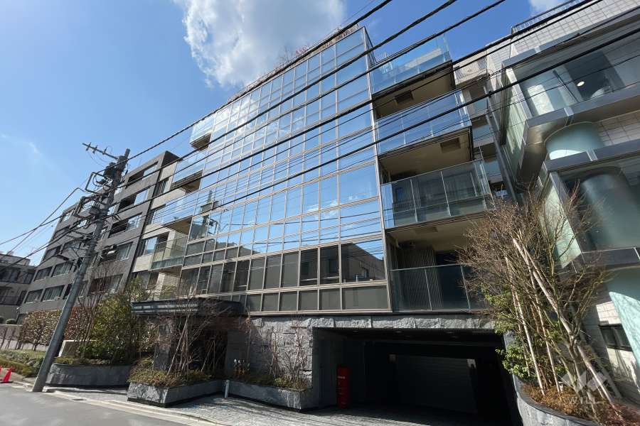 ロイヤルシーズン西麻布の外観（南東側から）