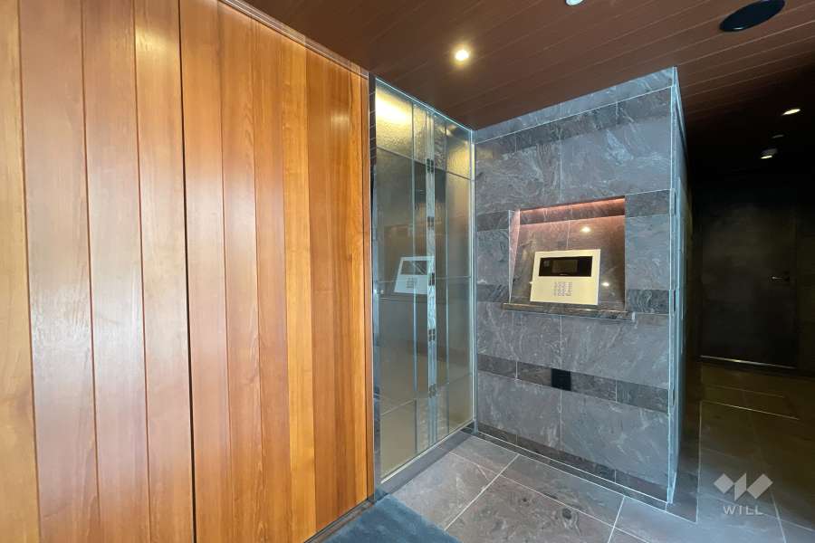 エントランスはオートロック付きです。