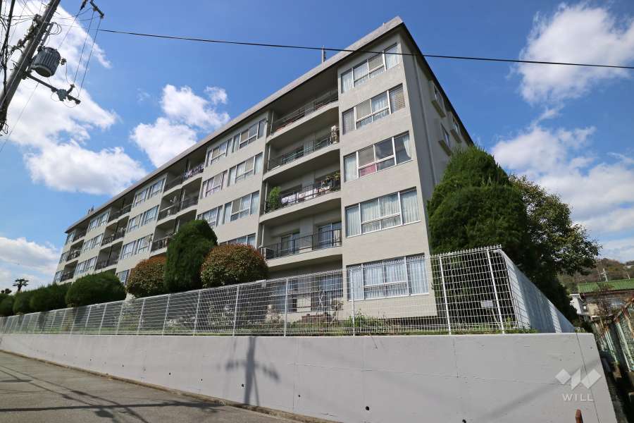 宝塚御殿山マンションの外観（南東側から）