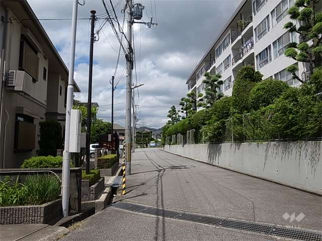 敷地南側の前面道路