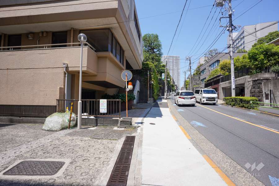 敷地北側の前面道路　