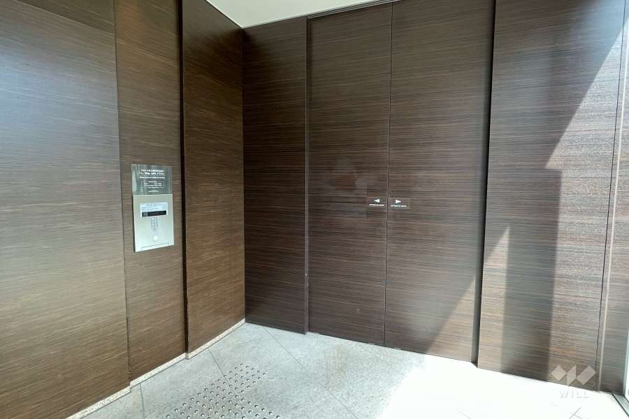 エントランスはオートロック付きです。