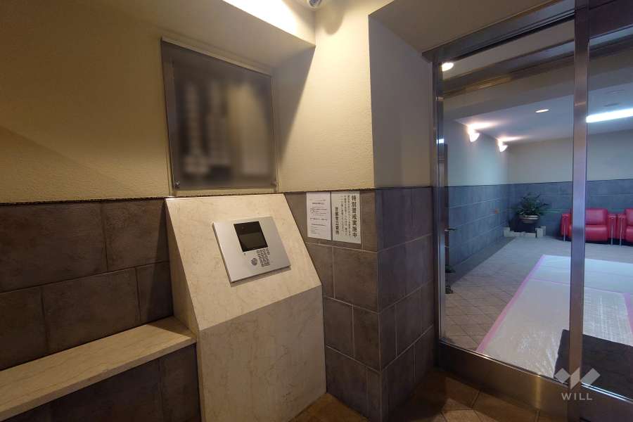 エントランスはオートロック付きです。