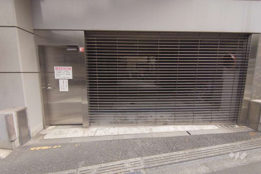 駐車場の出入り口（リングシャッター付き）