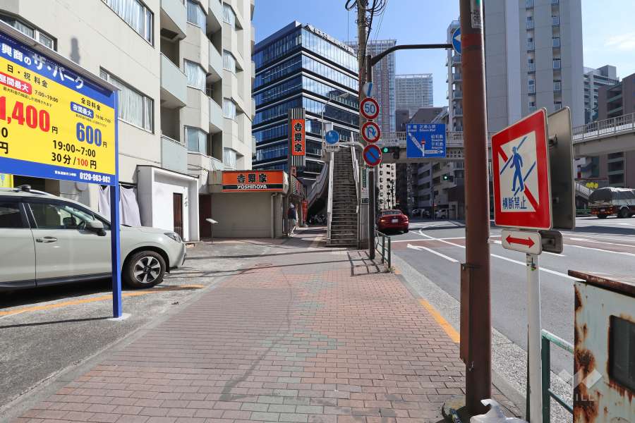 敷地南側の前面道路　