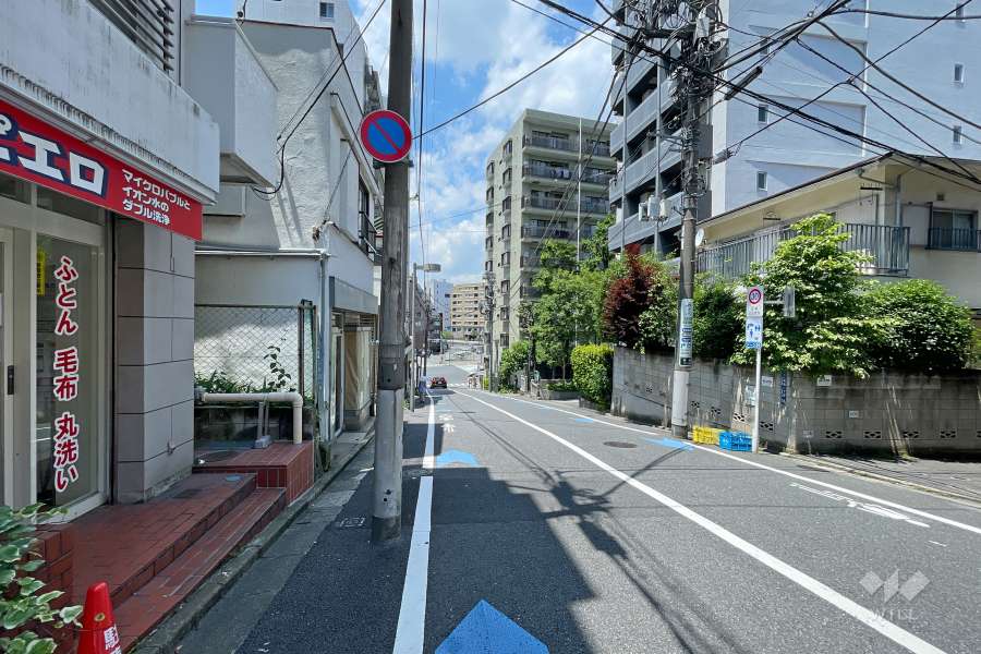 敷地北東側の前面道路