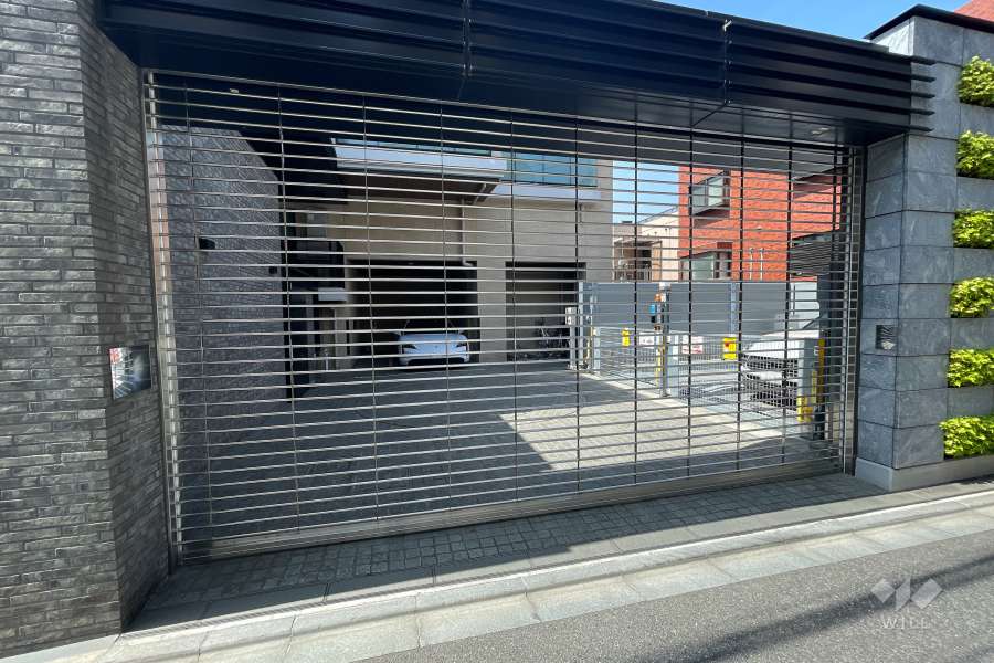 駐車場の出入口（リングシャッター付き）・敷地内駐車場（屋内平面式、屋外機械式）