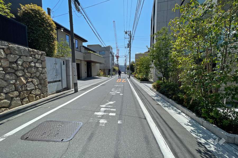 敷地東側の前面道路