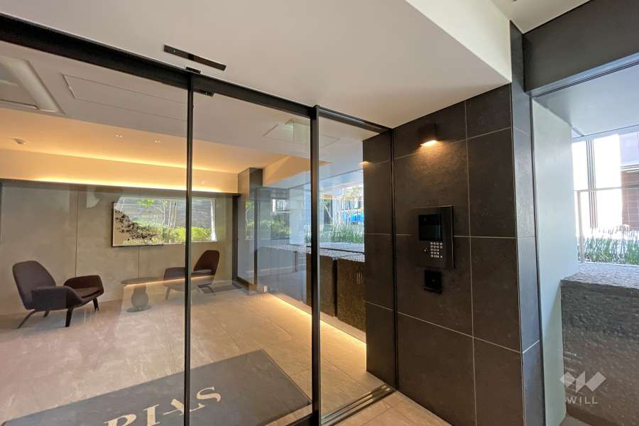 エントランスはオートロック付きです。