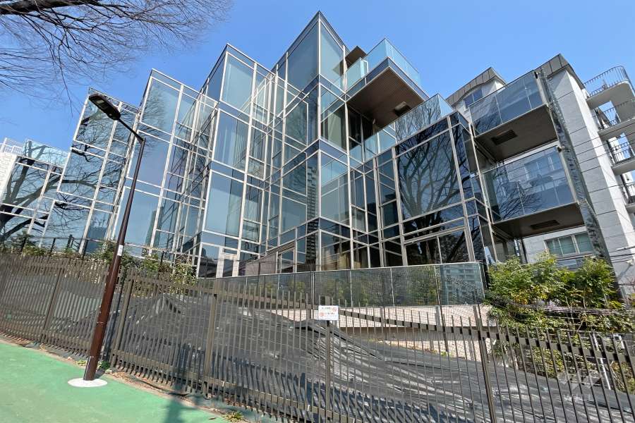 ロイヤルシーズン六本木檜町公園の外観（南側から）　