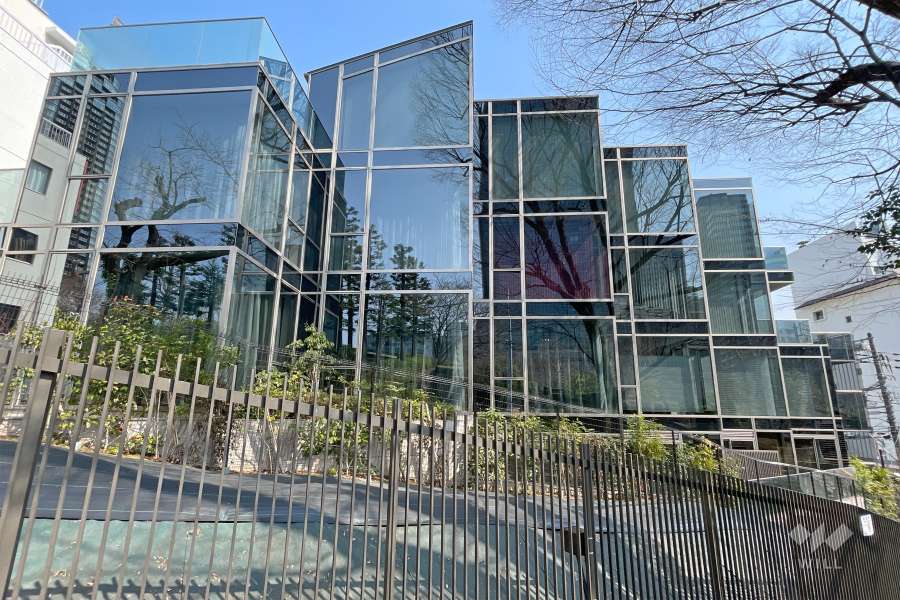 ロイヤルシーズン六本木檜町公園の外観（南西側から）　