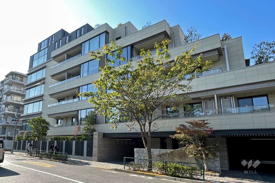 ザパークハウスグラン南青山4丁目の外観（南東側から）