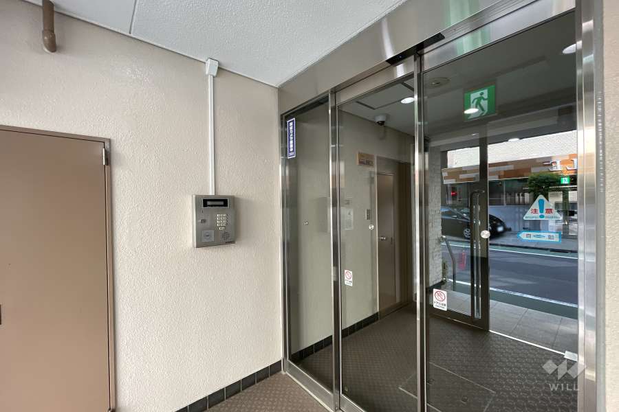 エントランスはオートロック付きです。
