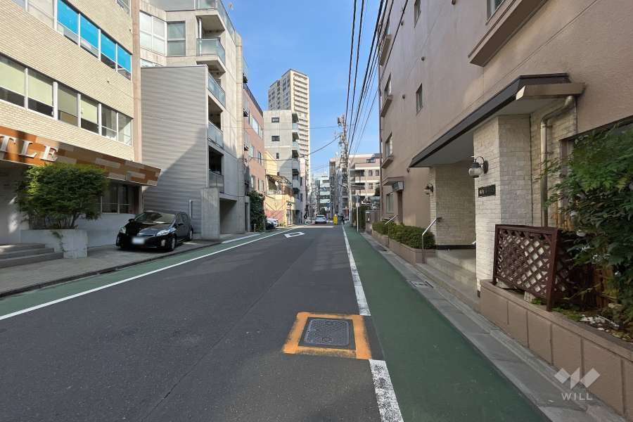 敷地北側の前面道路