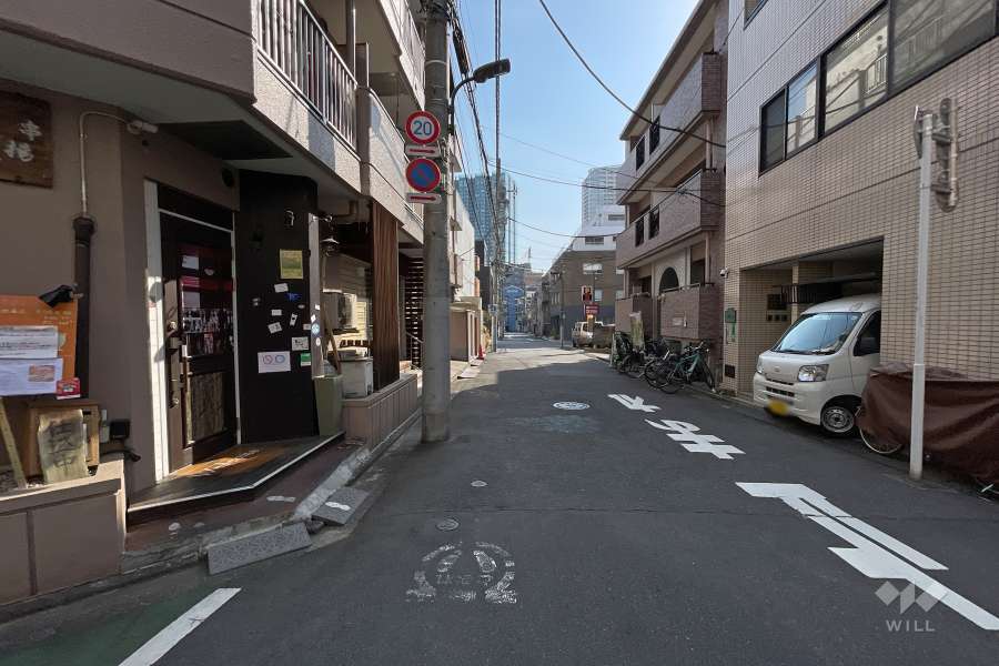 敷地西側の前面道路