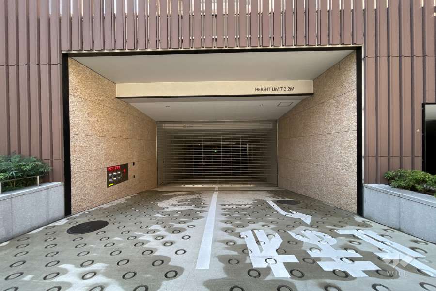 地下駐車場の出入り口（リングシャッター付き）