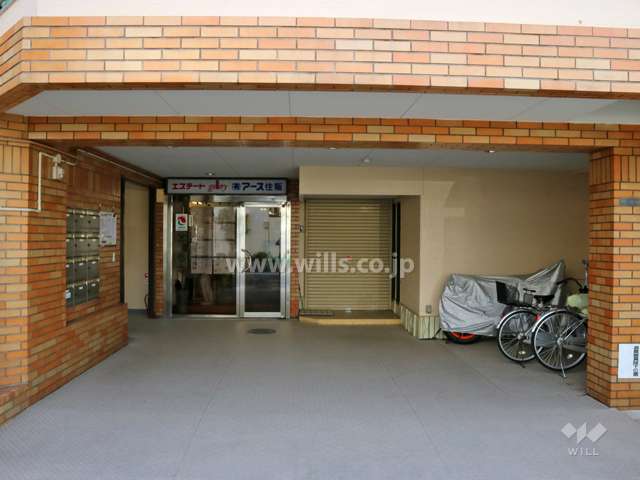 エントランスへの通路