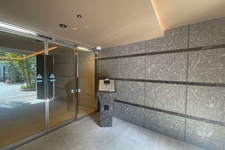 エントランスはオートロック付きです。