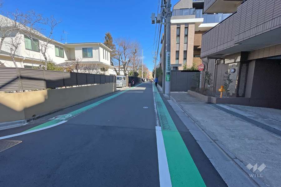 敷地北西側の前面道路