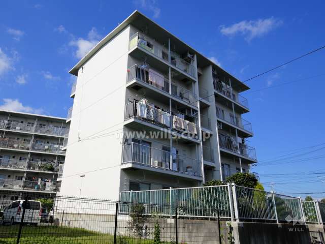 厚生年金小中島団地1号棟の外観（南東側から）