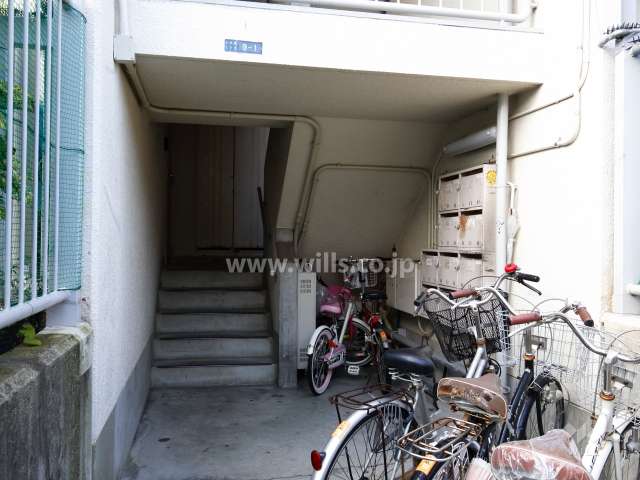 住戸出入り口（共用ポスト）