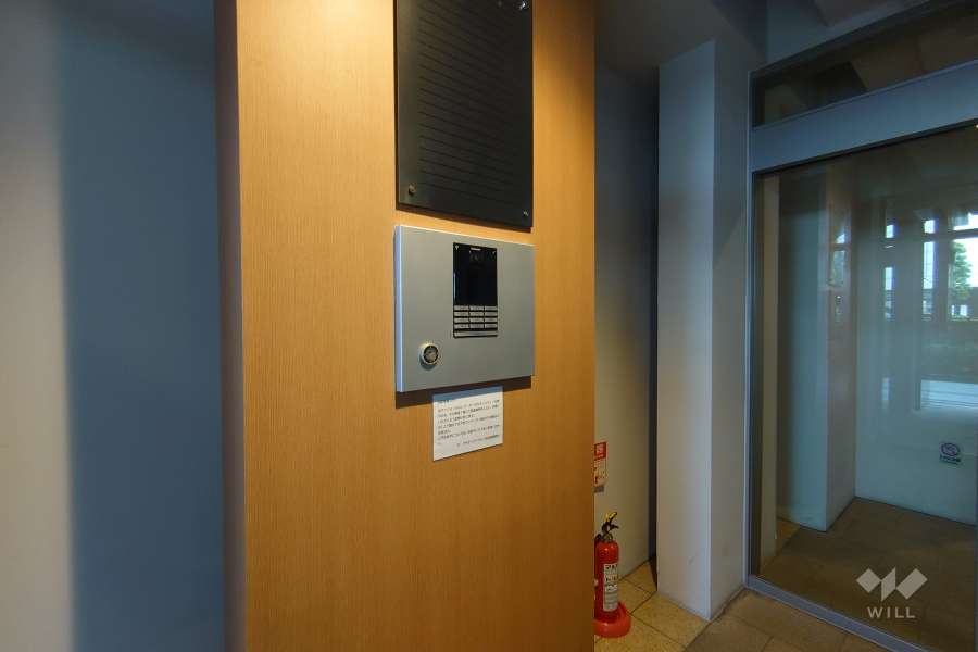 エントランスはオートロック付きです。