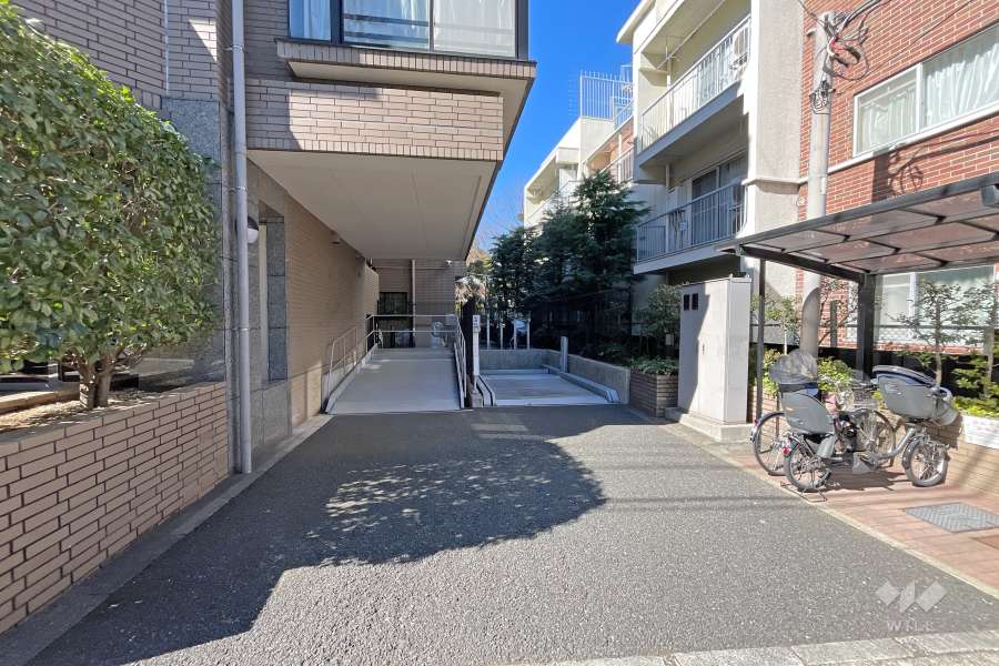 敷地内駐車場（屋外平面式）