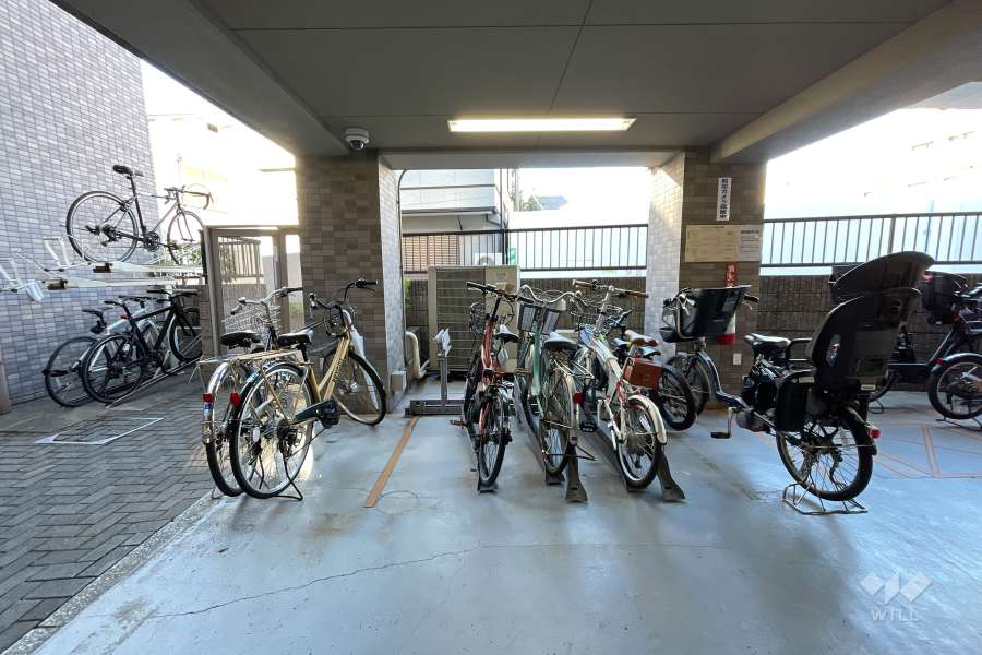 屋内に設けられた駐車場