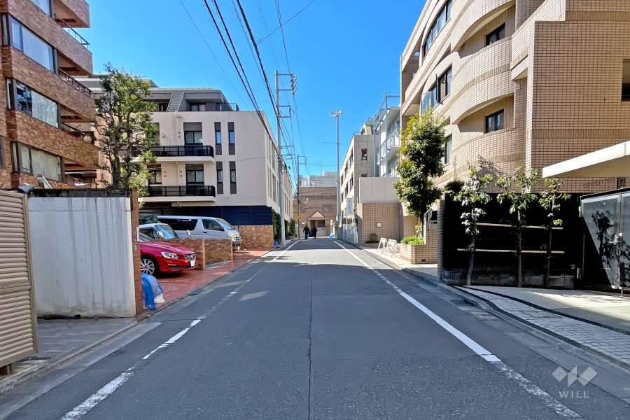 敷地南側の前面道路