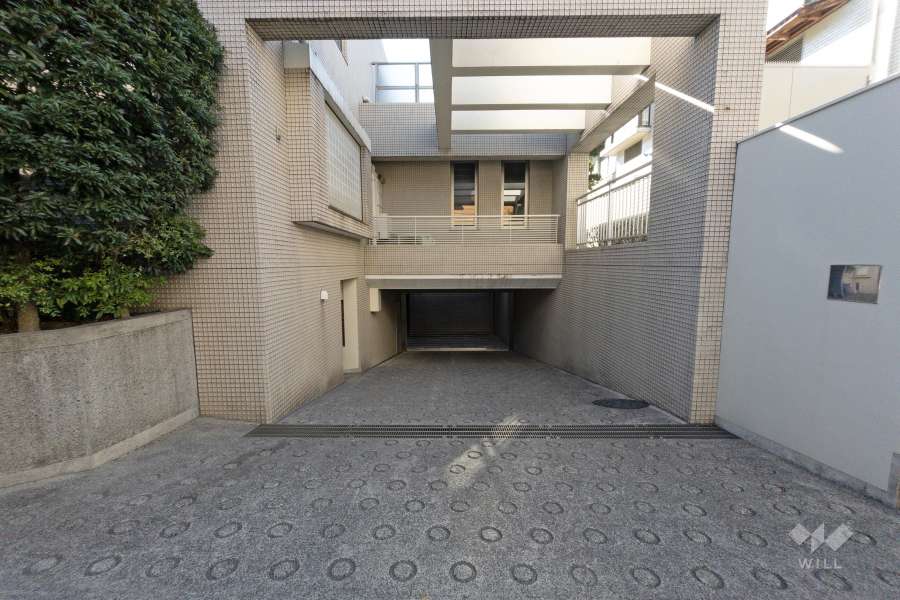 駐車場出入り口