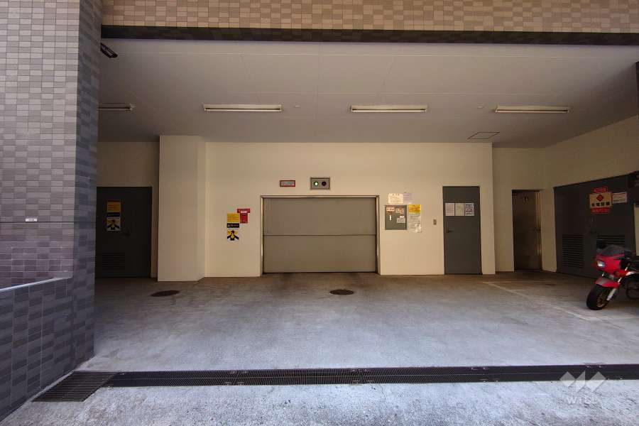 駐車場の出入り口・敷地内駐車場（屋内機械式）