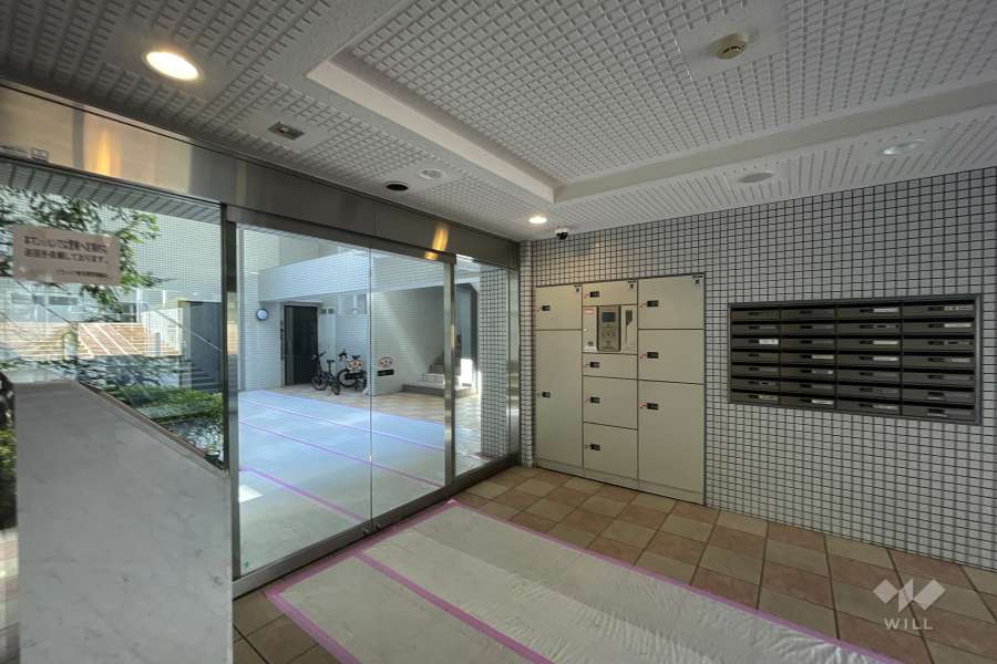 エントランスはオートロック付きです。