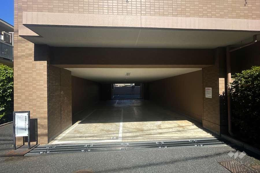 敷地内駐車場（屋内平面式、屋外平面式）