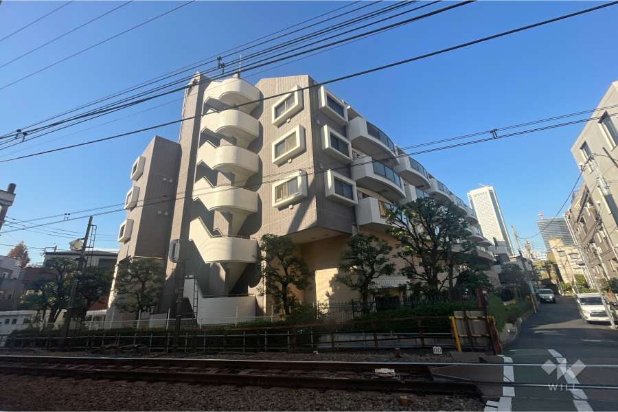 グランエクレール参宮橋の外観（南東側から）