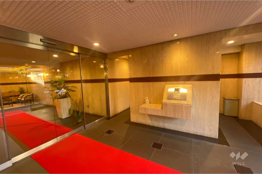 エントランスはオートロック付きです。