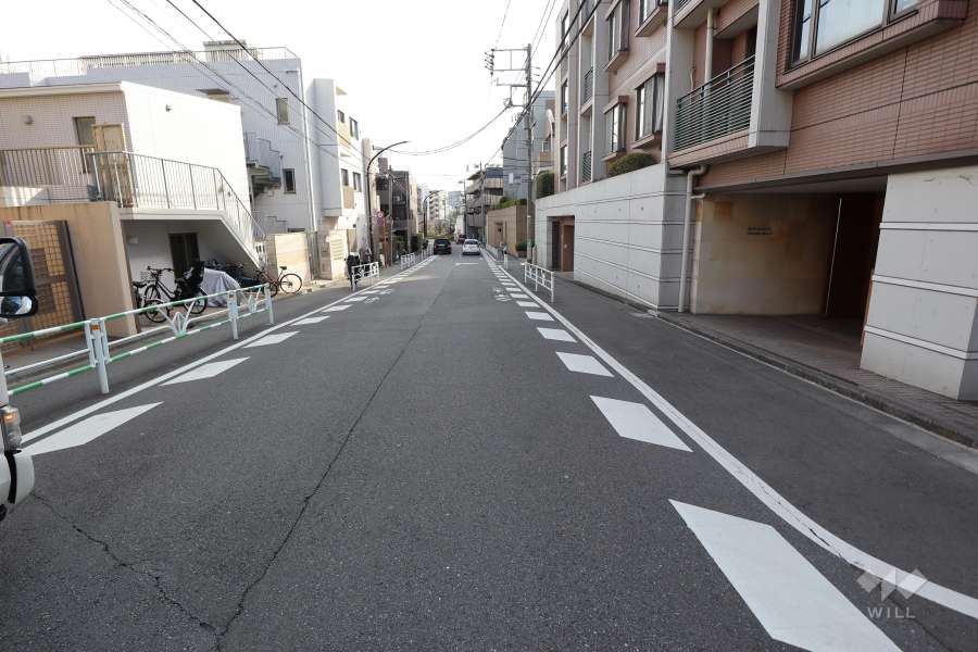 敷地南西側の前面道路
