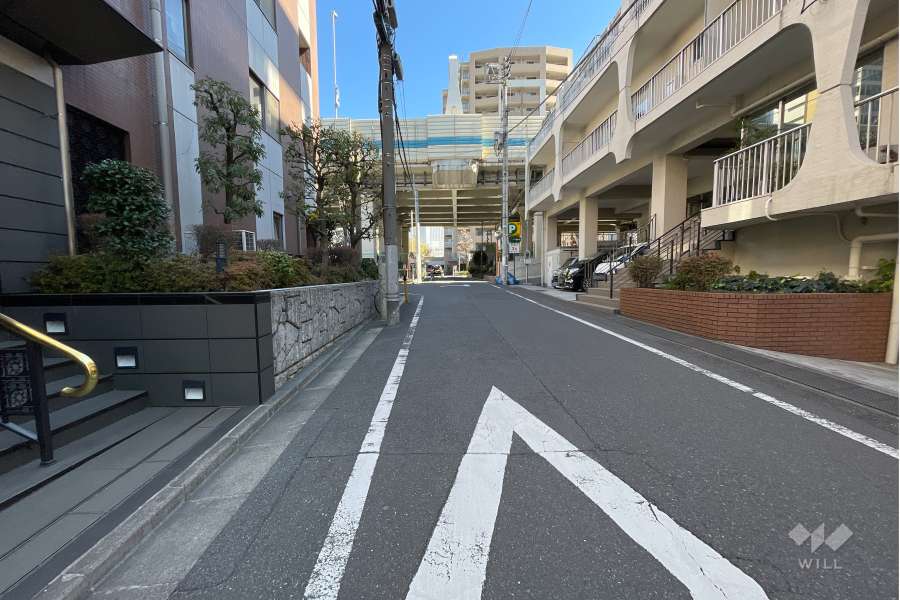 敷地南東側の前面道路