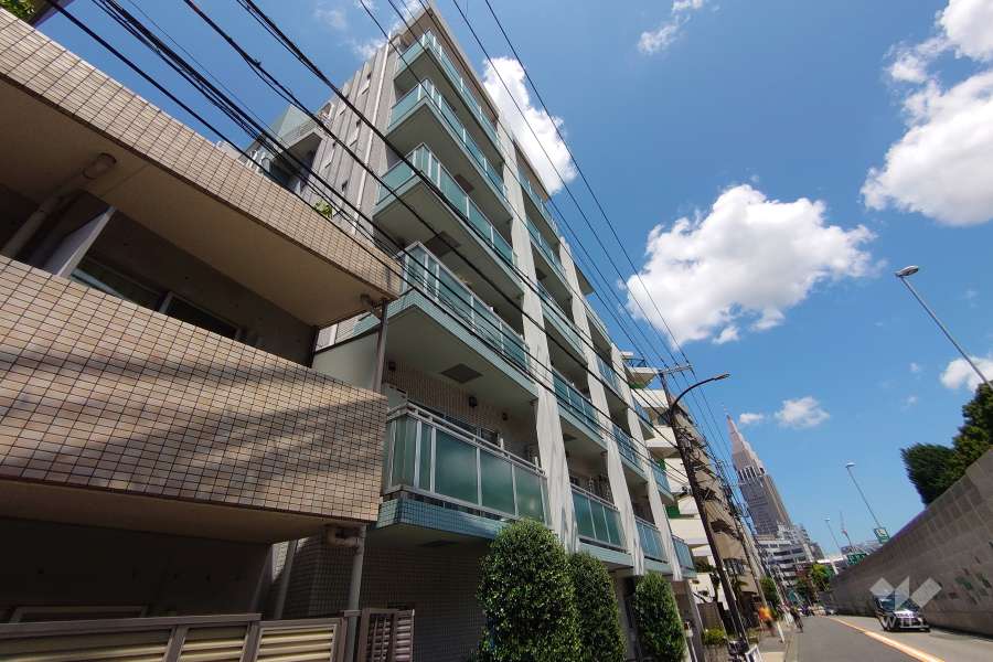 D’クラディアイヴァン代々木参宮橋の外観（南西側から）