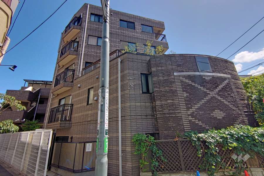 トゥールロワイヤル参宮橋の外観（西側から）