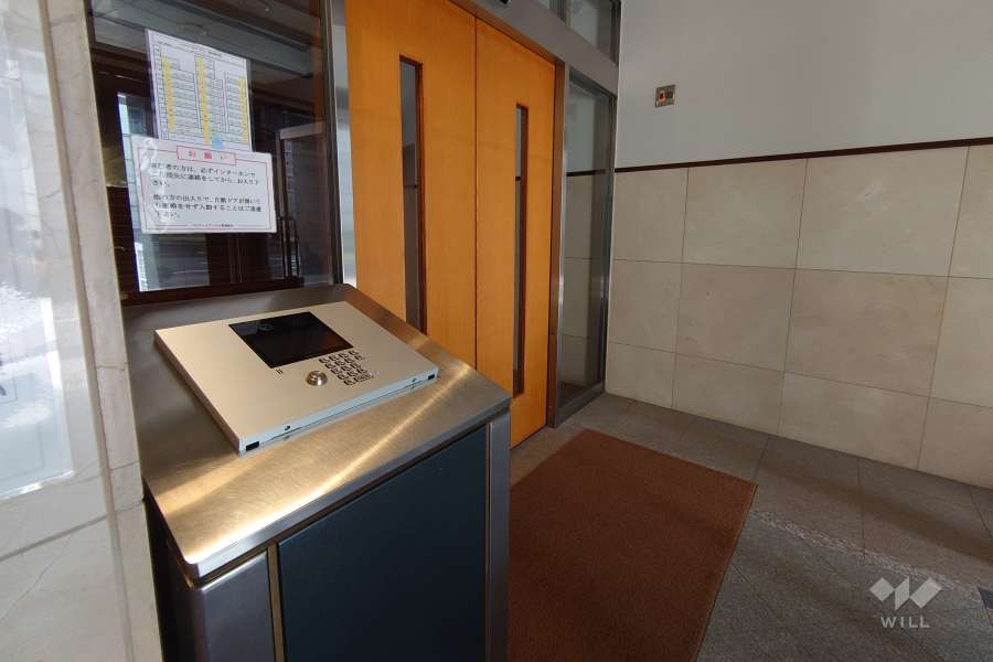 エントランスはオートロック付きです。