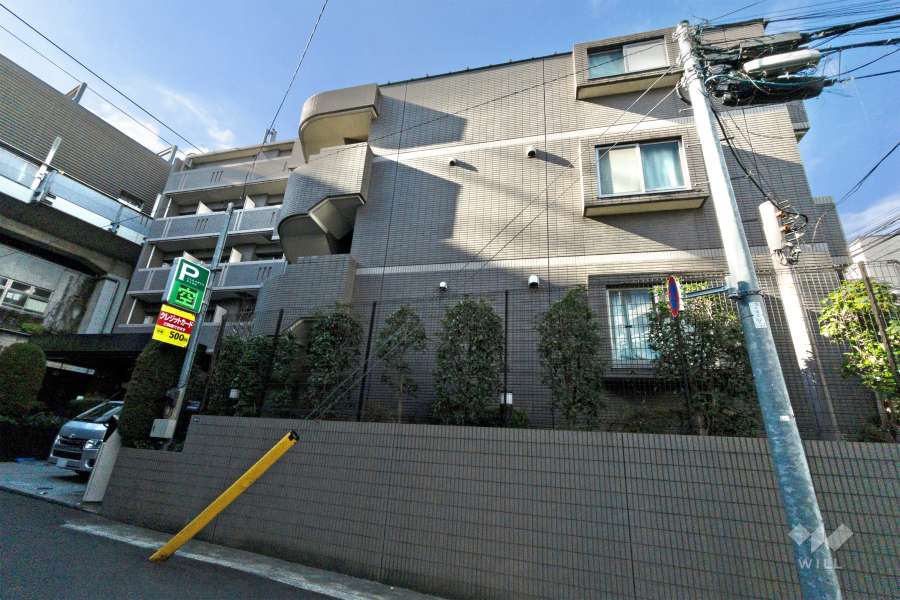 パレステュディオ代々木上原の外観（東側から）