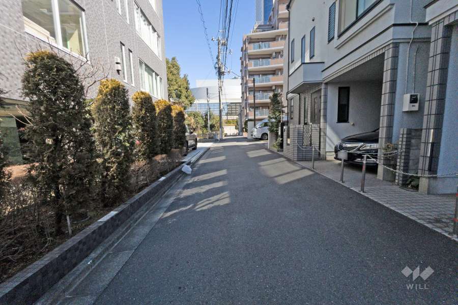 敷地南東側の前面道路