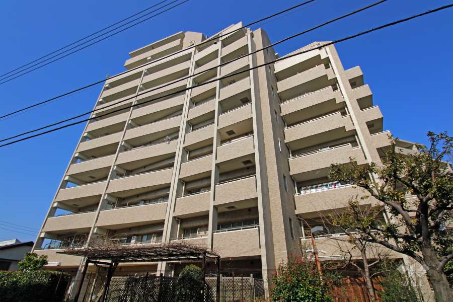 ファミールグラン代々木西原デクスターハウスの外観（東側から）