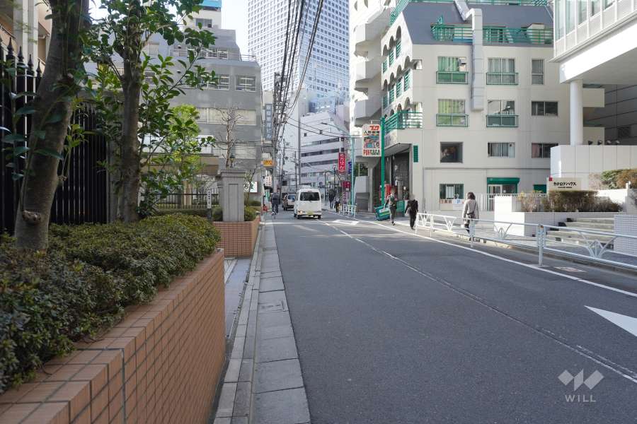 敷地北側の前面道路