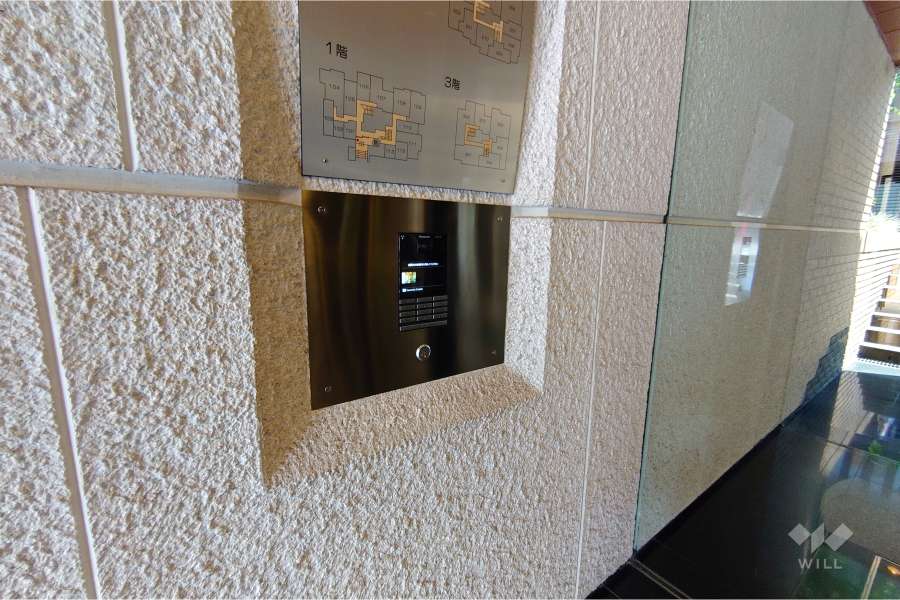 エントランスはオートロック付きです。