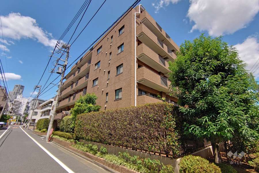 マンションアクロス代々木の外観（南西側から）