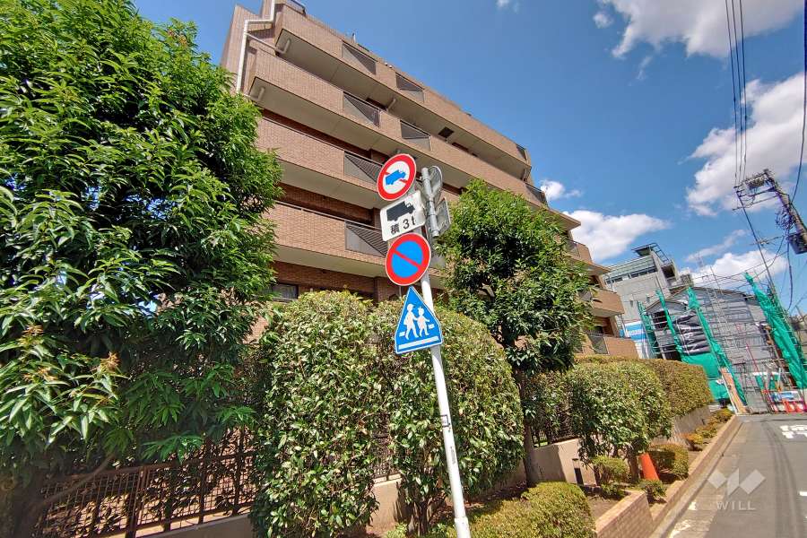 マンションアクロス代々木の外観（南西側から）