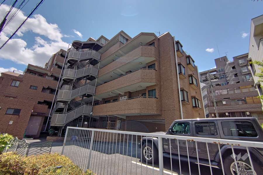 マンションアクロス代々木の外観（北東側から）