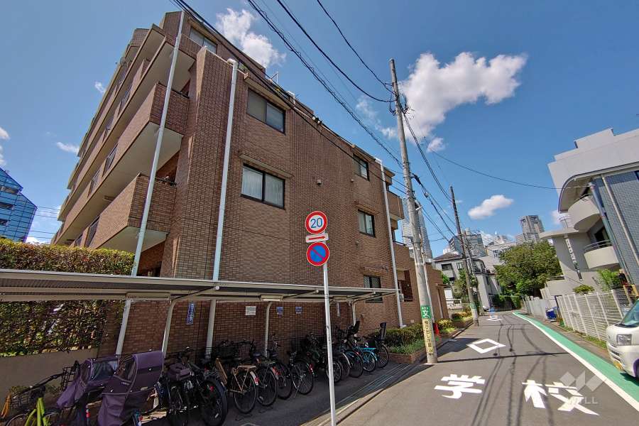 マンションアクロス代々木の外観（南東側から）